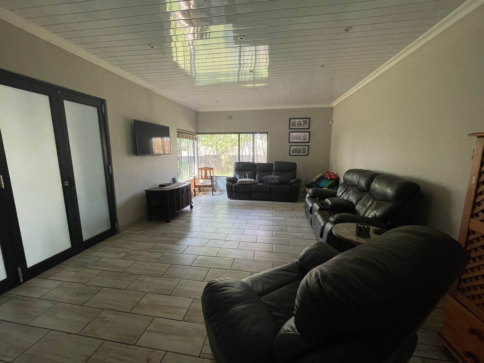 9 Bed House in Protea Park photo number 3