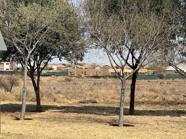 2500 m² Land available in Irene Farm Villages