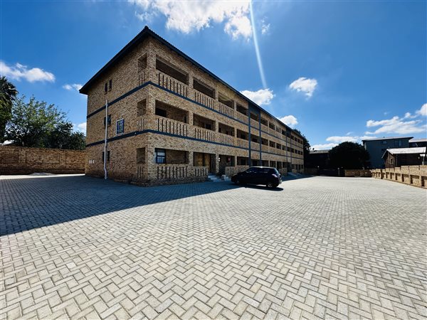 1 228  m² Commercial space