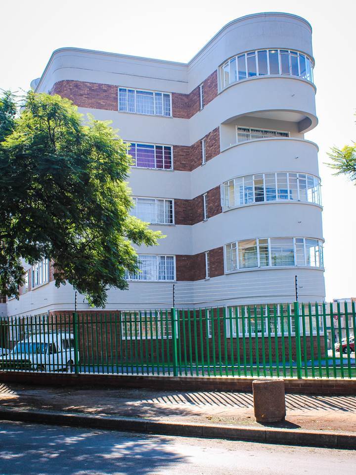1 Bed Apartment in Yeoville photo number 1