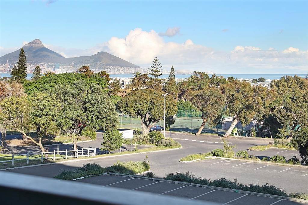 2 Bed Apartment in Milnerton Central photo number 17