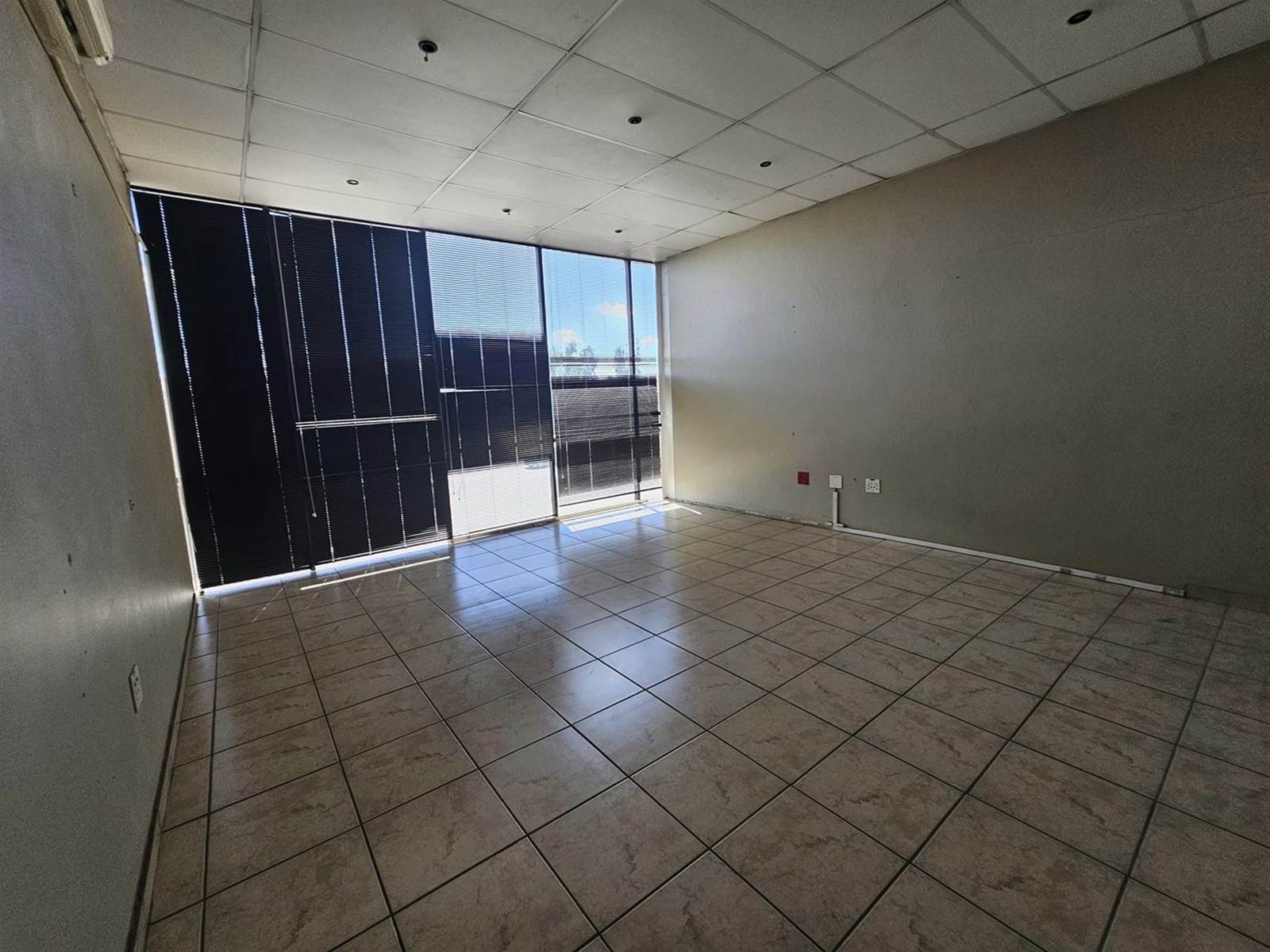 907  m² Commercial space in Secunda photo number 8