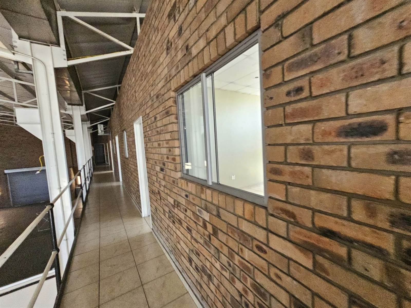 907  m² Commercial space in Secunda photo number 11
