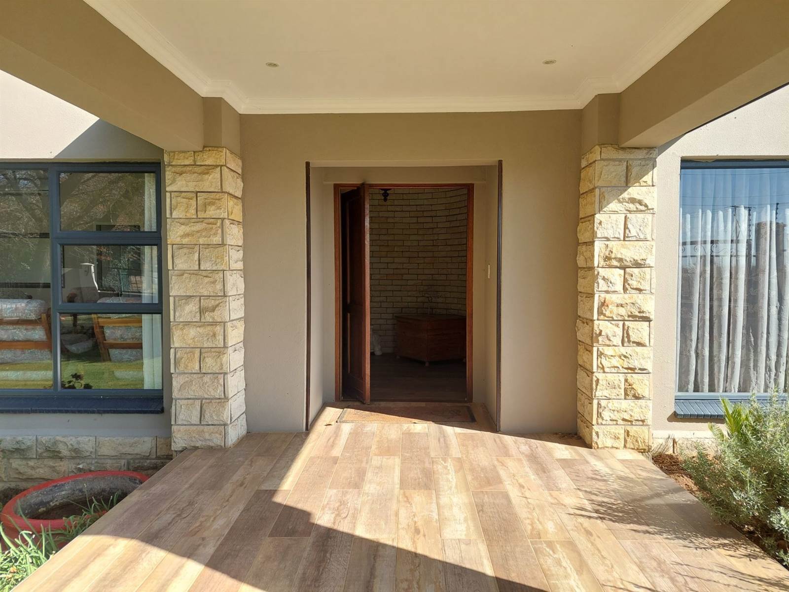 4 Bed House in Panorama photo number 4