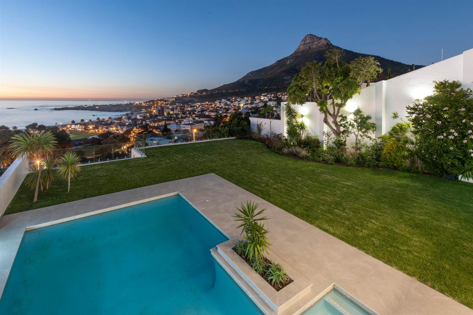 6 Bed House in Camps Bay photo number 8