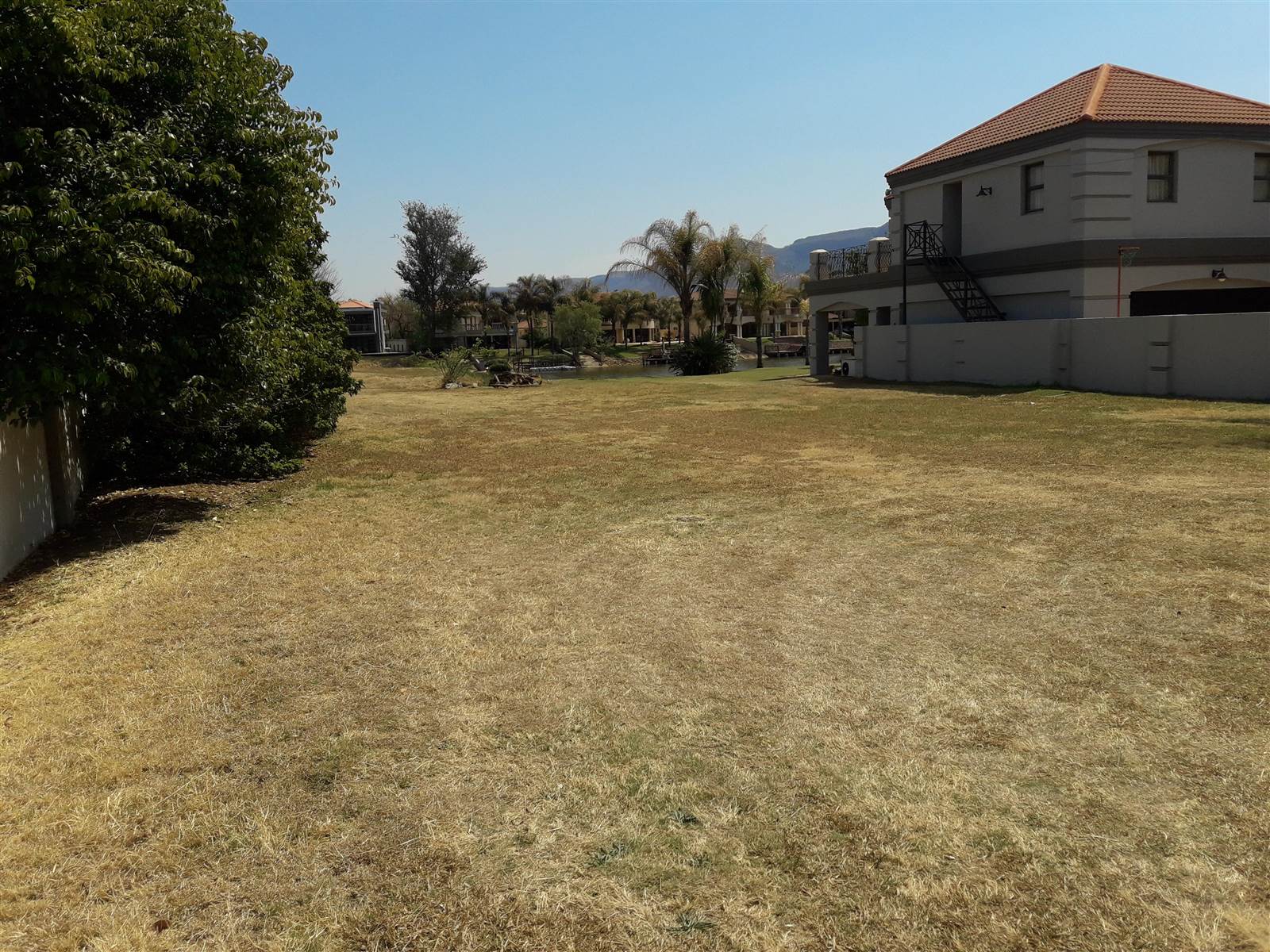 674 m² Land available in Westlake Estate photo number 2