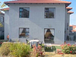 4 Bed House in Ruimsig Country Estate