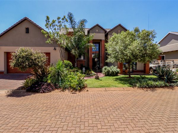 4 Bedroom House 4 Bedroom House