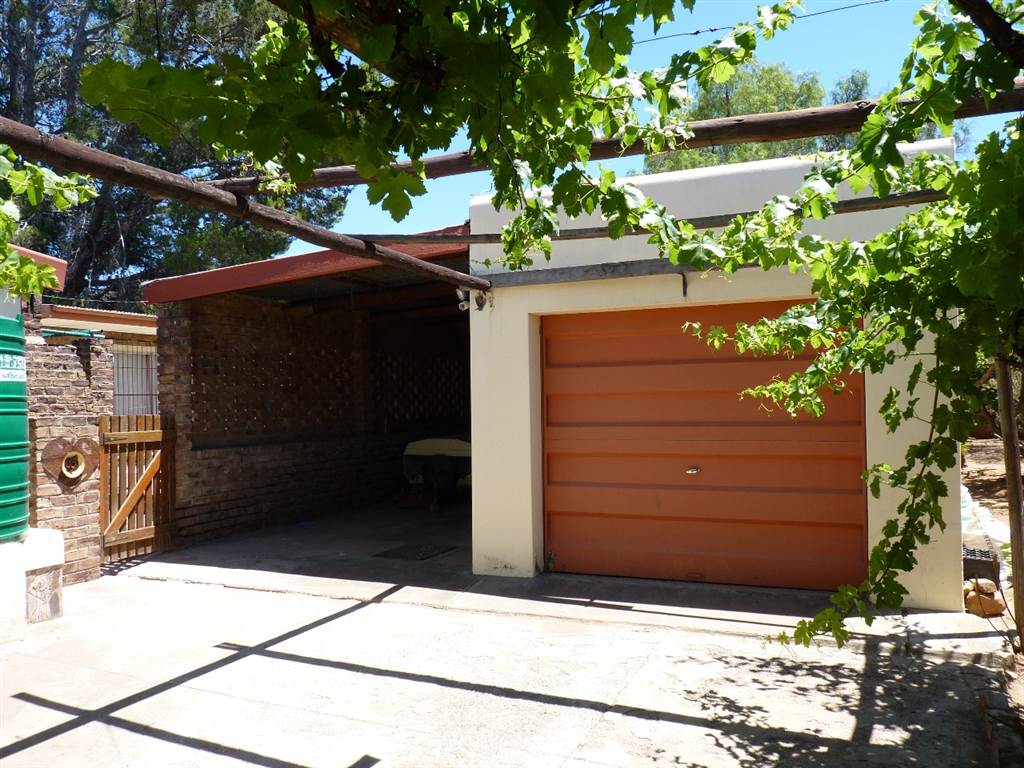 3 Bed House in Graaff Reinet photo number 14