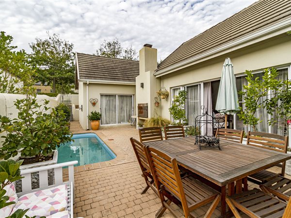 4 Bedroom House 4 Bedroom House