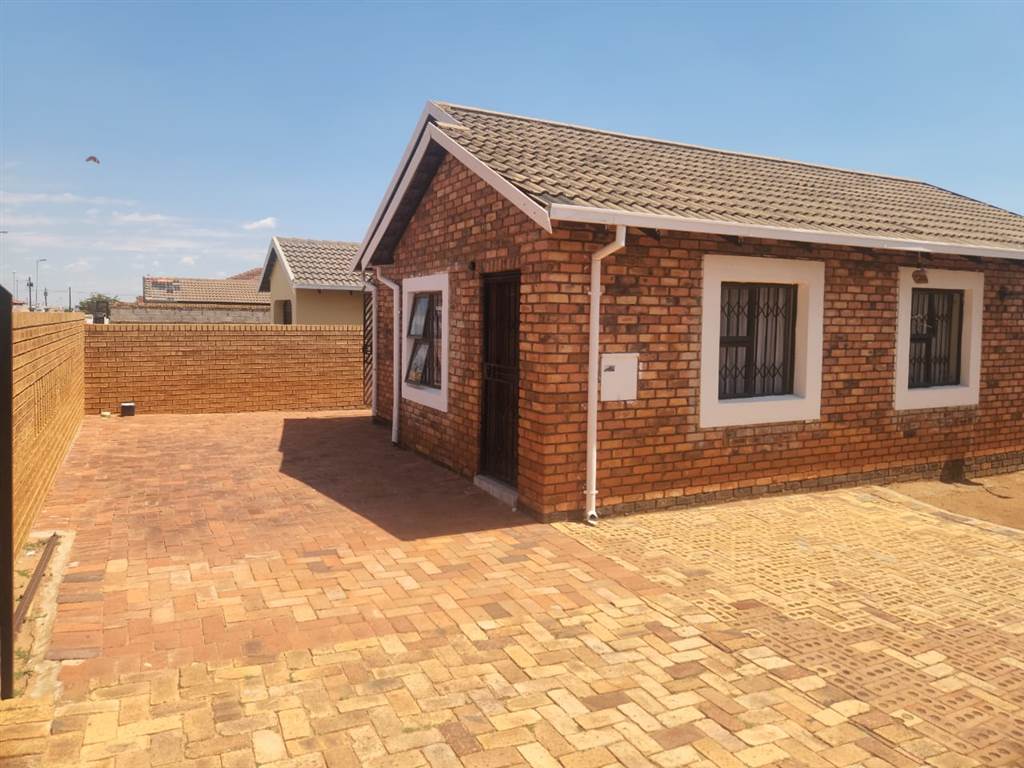 3 Bed House in Dobsonville photo number 14
