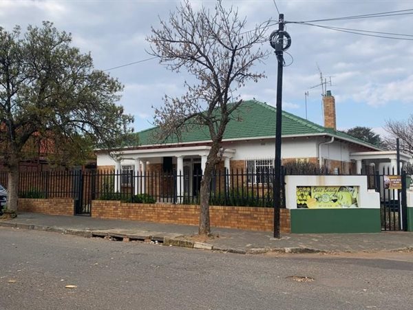 200  m² Commercial space in Randfontein Central