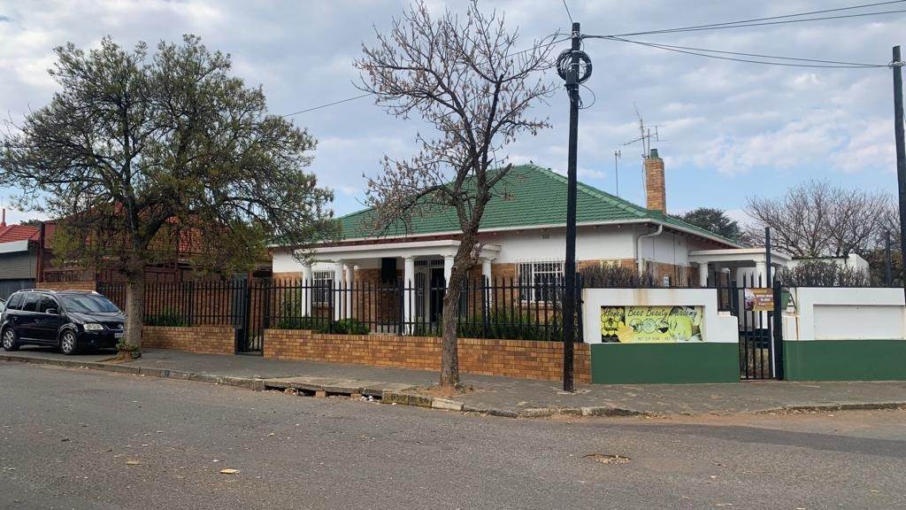 200  m² Commercial space in Randfontein Central photo number 1
