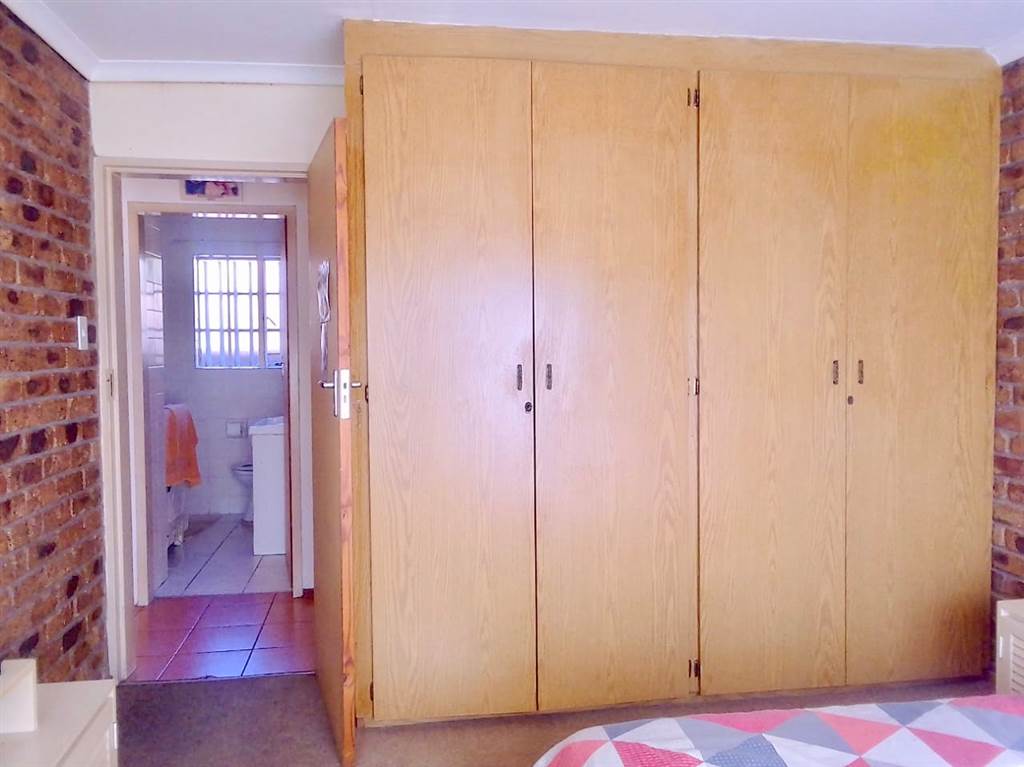 2 Bed Townhouse in Witpoortjie photo number 10