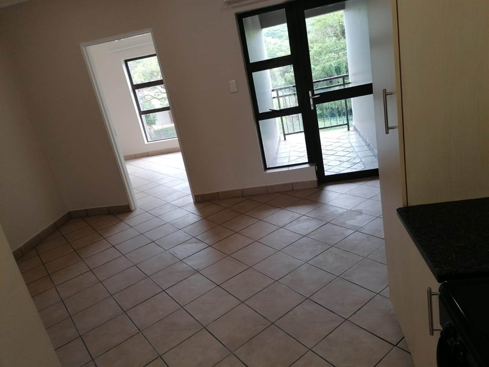 1 Bed Apartment in Sonheuwel photo number 9