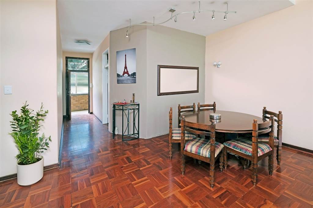 2 Bed Apartment in Parktown photo number 4
