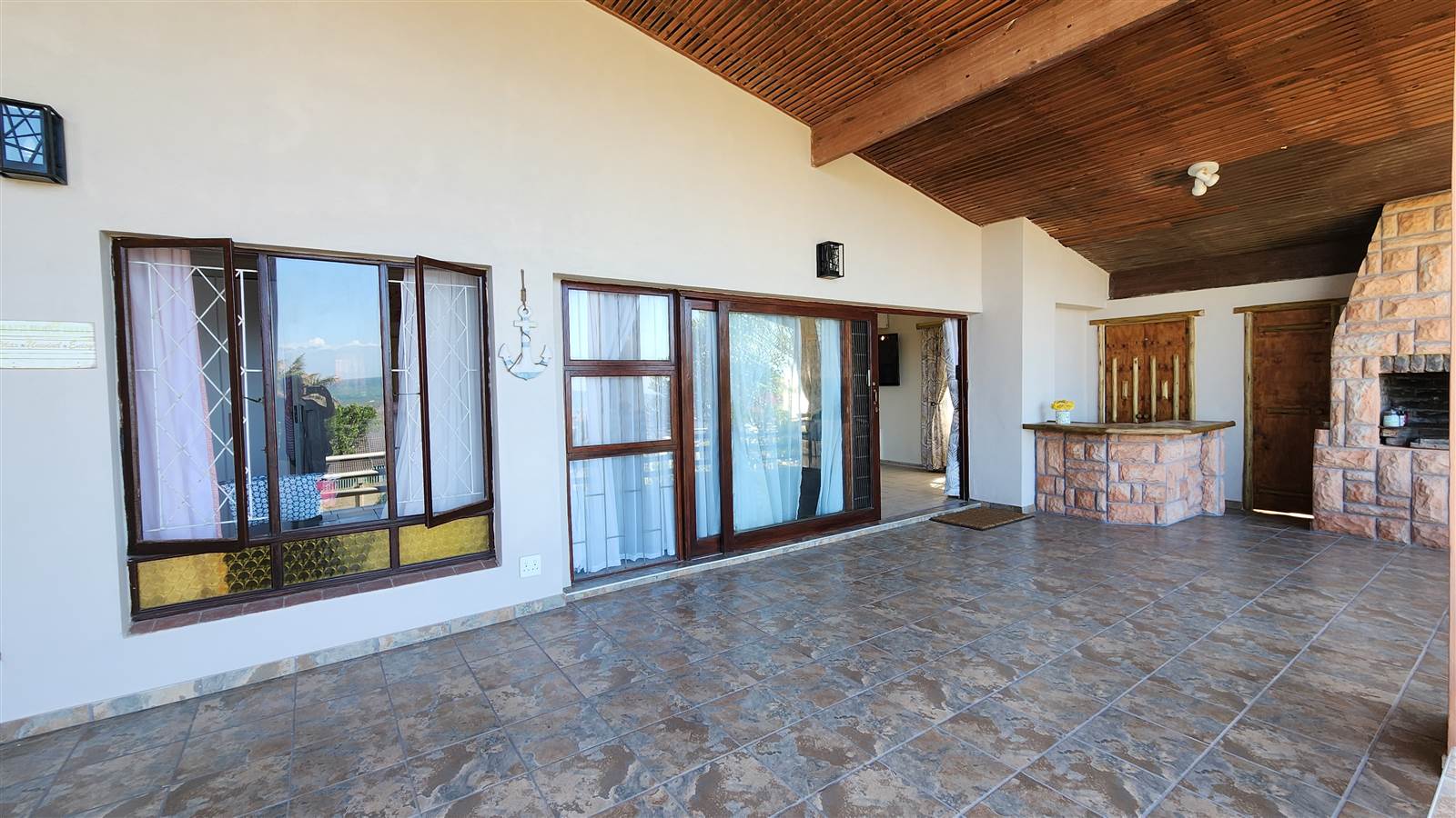 3 Bed House in Uvongo photo number 4