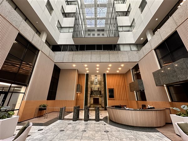 1 074 m² Commercial space 1 074 m² Commercial space