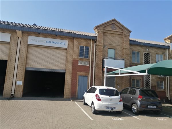 290  m² Commercial space in Linbro Park