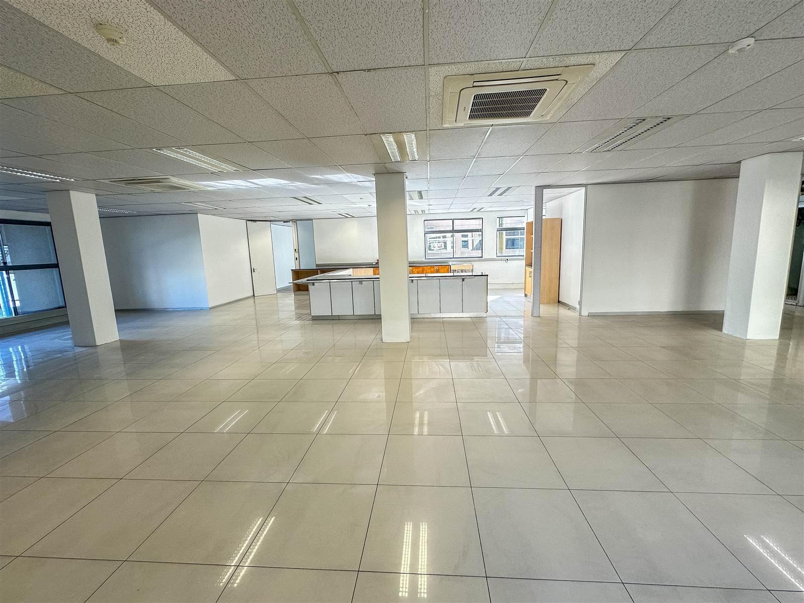 2942  m² Commercial space in Bellville Central photo number 15