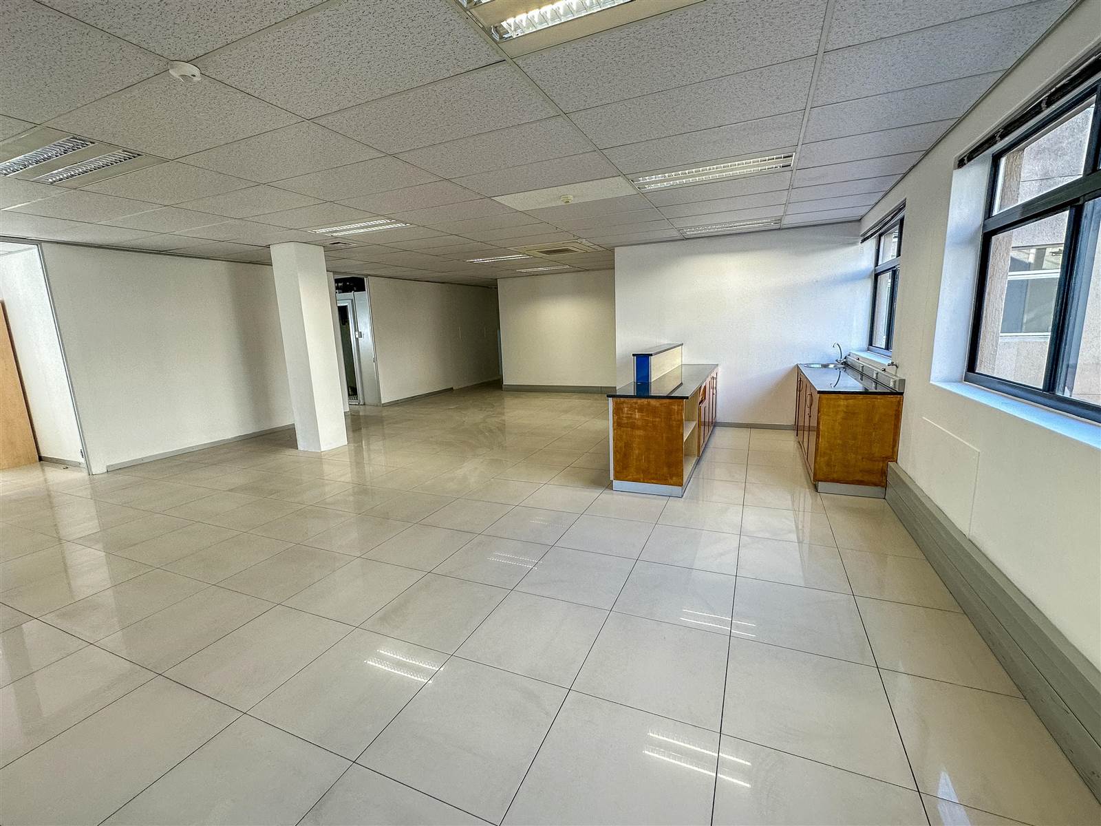 2942  m² Commercial space in Bellville Central photo number 16
