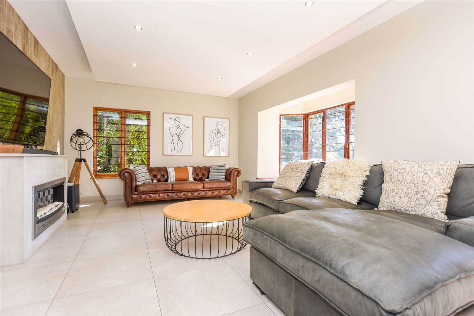4 Bed House in Douglasdale photo number 4