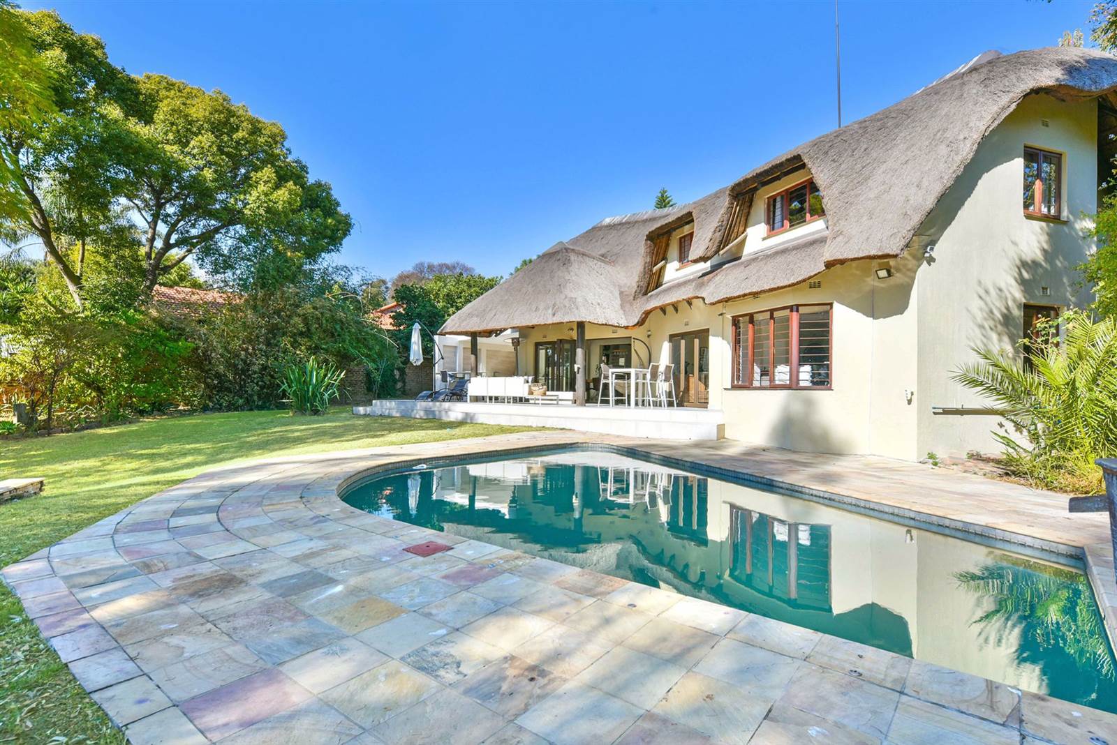 4 Bed House in Douglasdale photo number 3