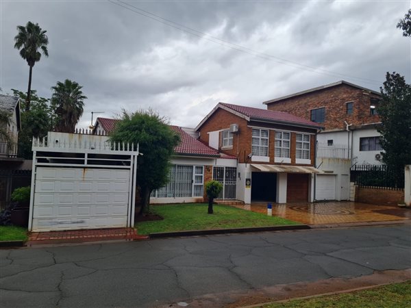 5 Bedroom House 5 Bedroom House