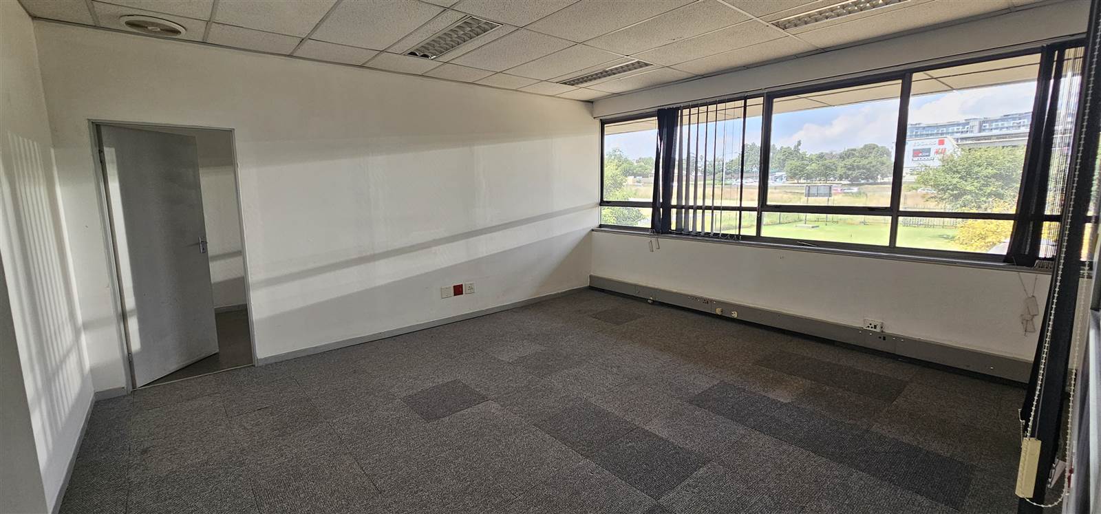 94  m² Commercial space in Bedfordview photo number 10