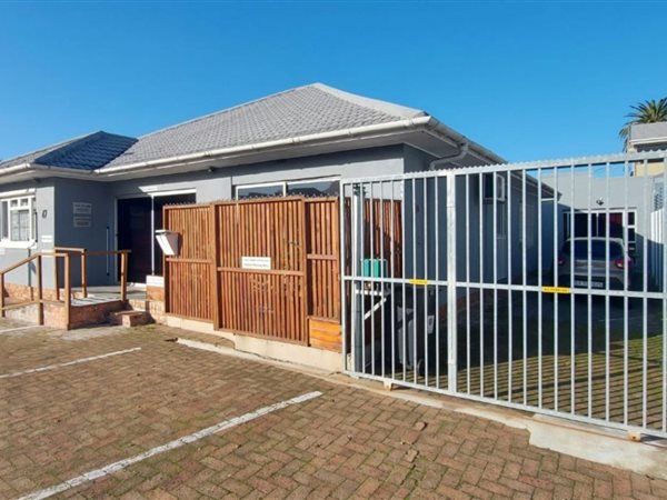 200  m² Commercial space in Claremont