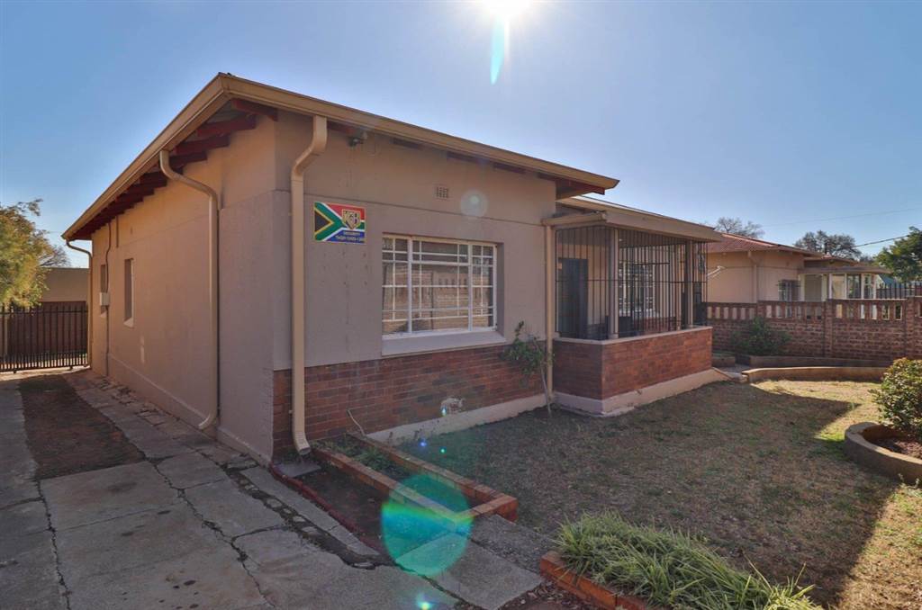 4 Bed House in Rosettenville photo number 17