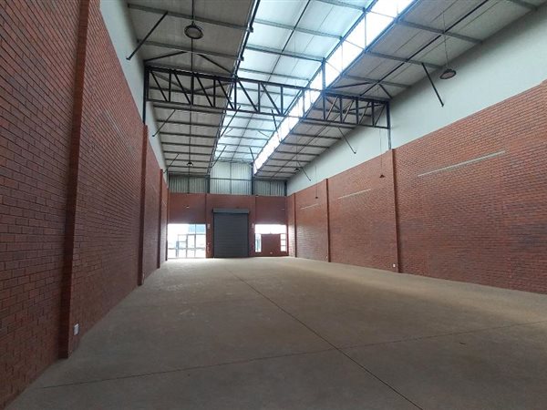 2 800  m² Industrial space