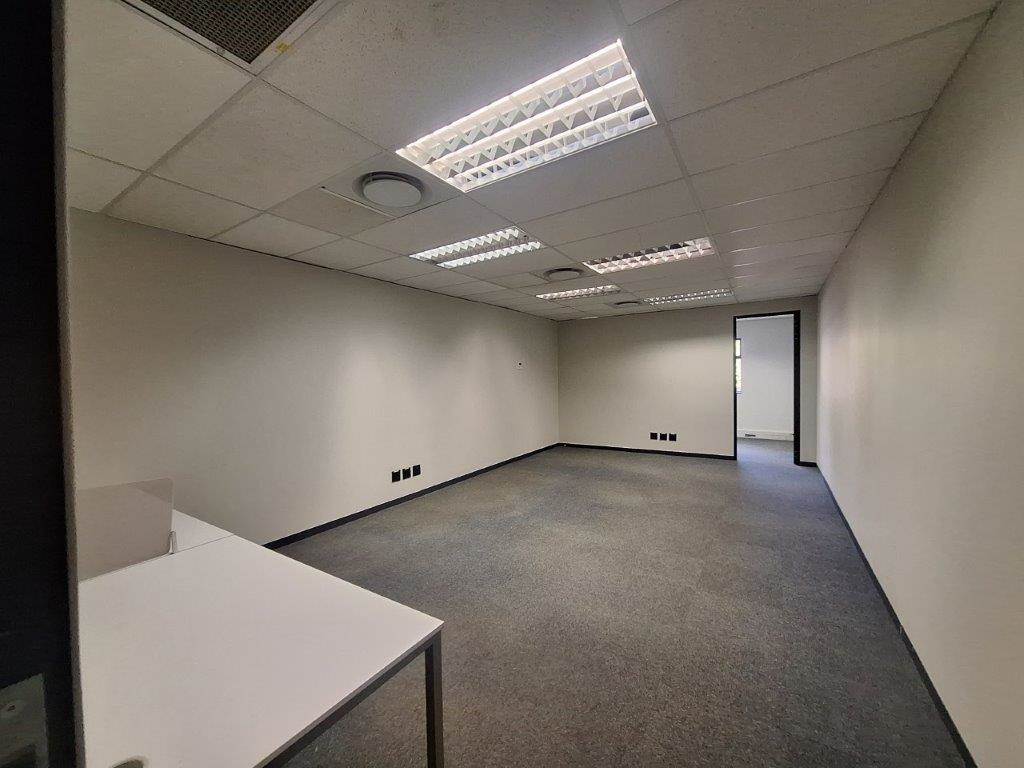 57  m² Office Space in Die Hoewes photo number 18