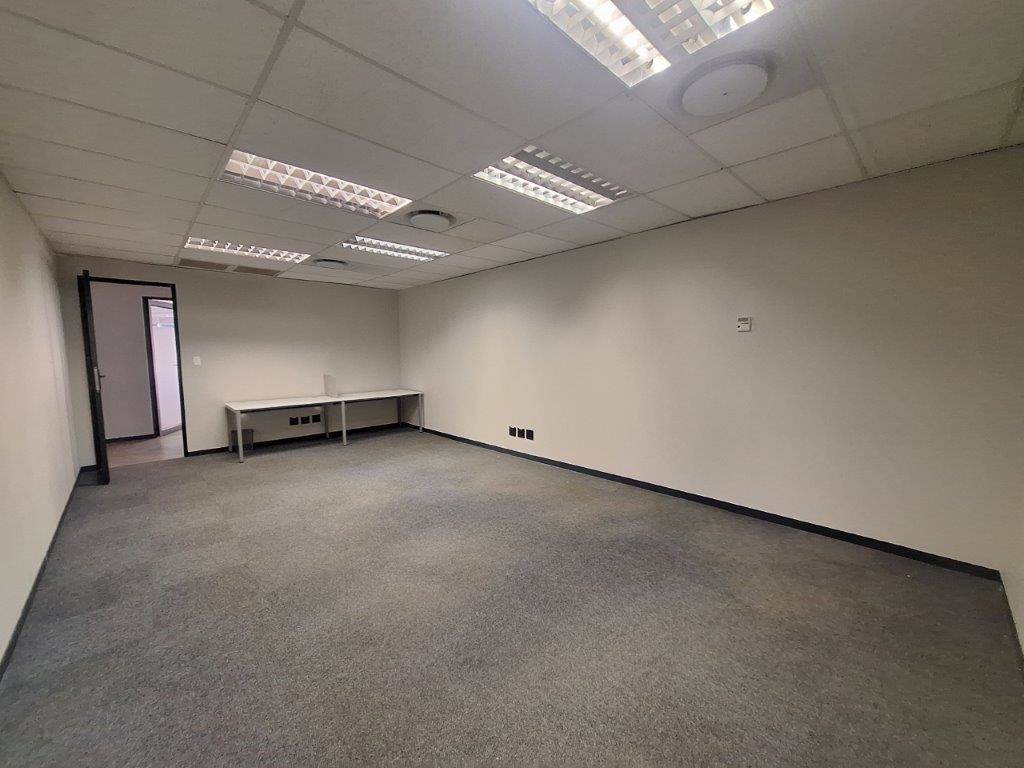 57  m² Office Space in Die Hoewes photo number 20