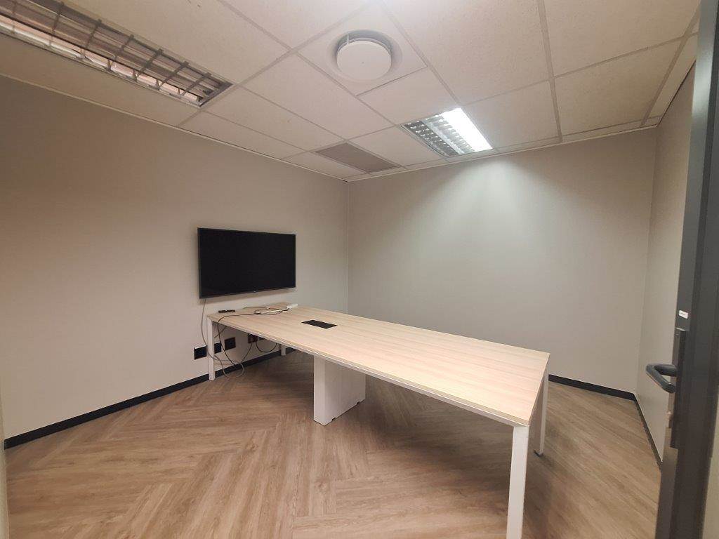 57  m² Office Space in Die Hoewes photo number 21