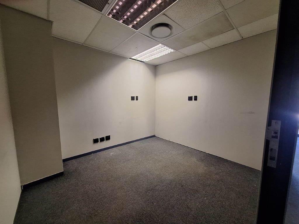57  m² Office Space in Die Hoewes photo number 15