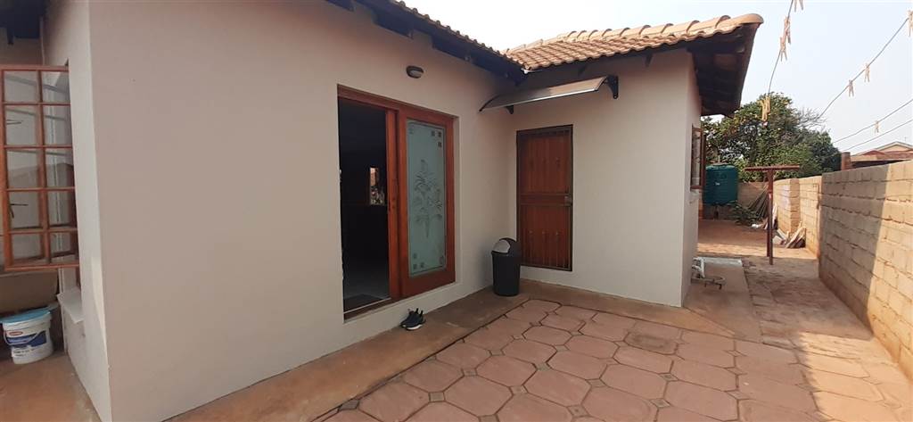 2 Bed House in Lebowakgomo photo number 5