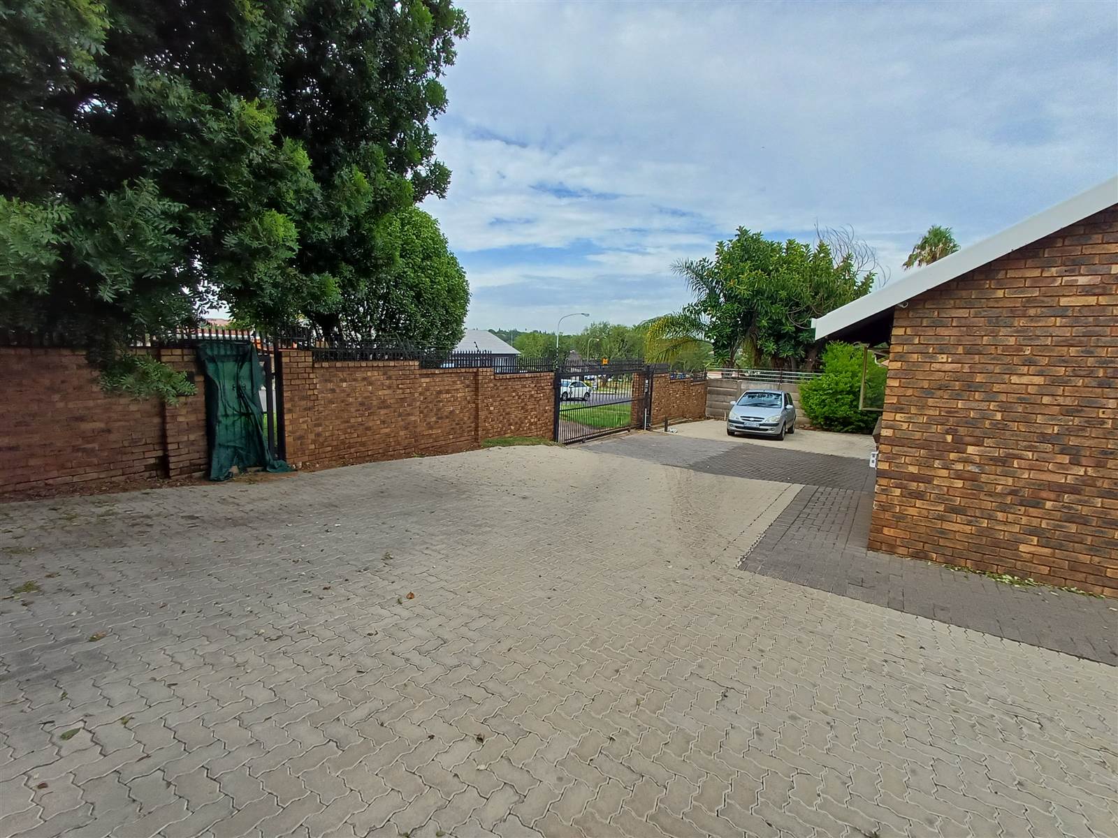175  m² Commercial space in Rooihuiskraal photo number 16