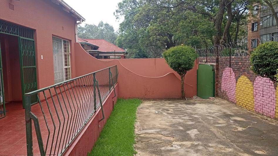 4 Bed House in Yeoville photo number 14
