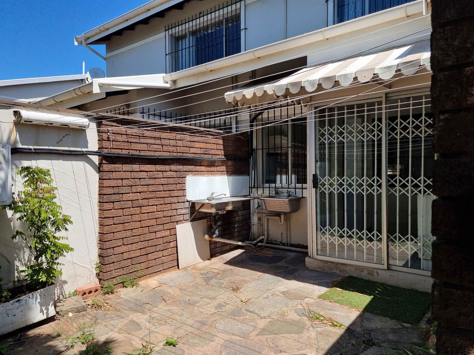 4 Bed Townhouse in Durban North photo number 2