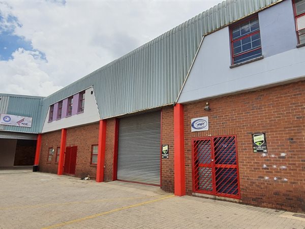 320  m² Industrial space