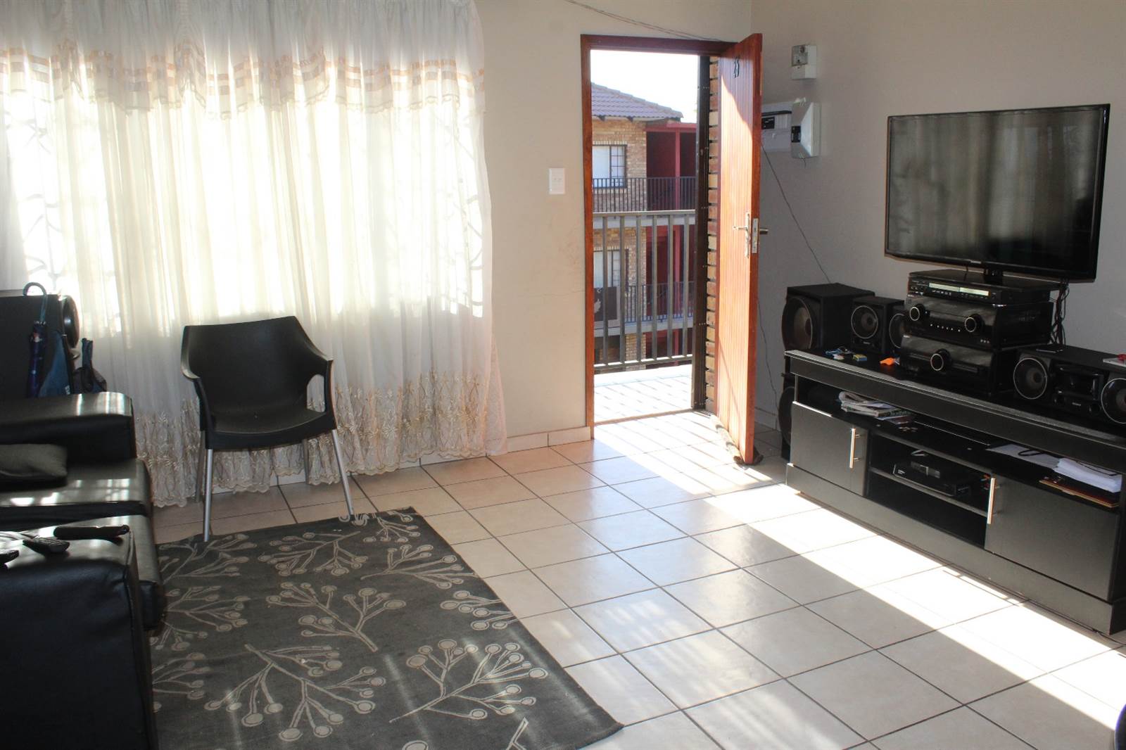 2 Bed Flat in Bo Dorp photo number 3