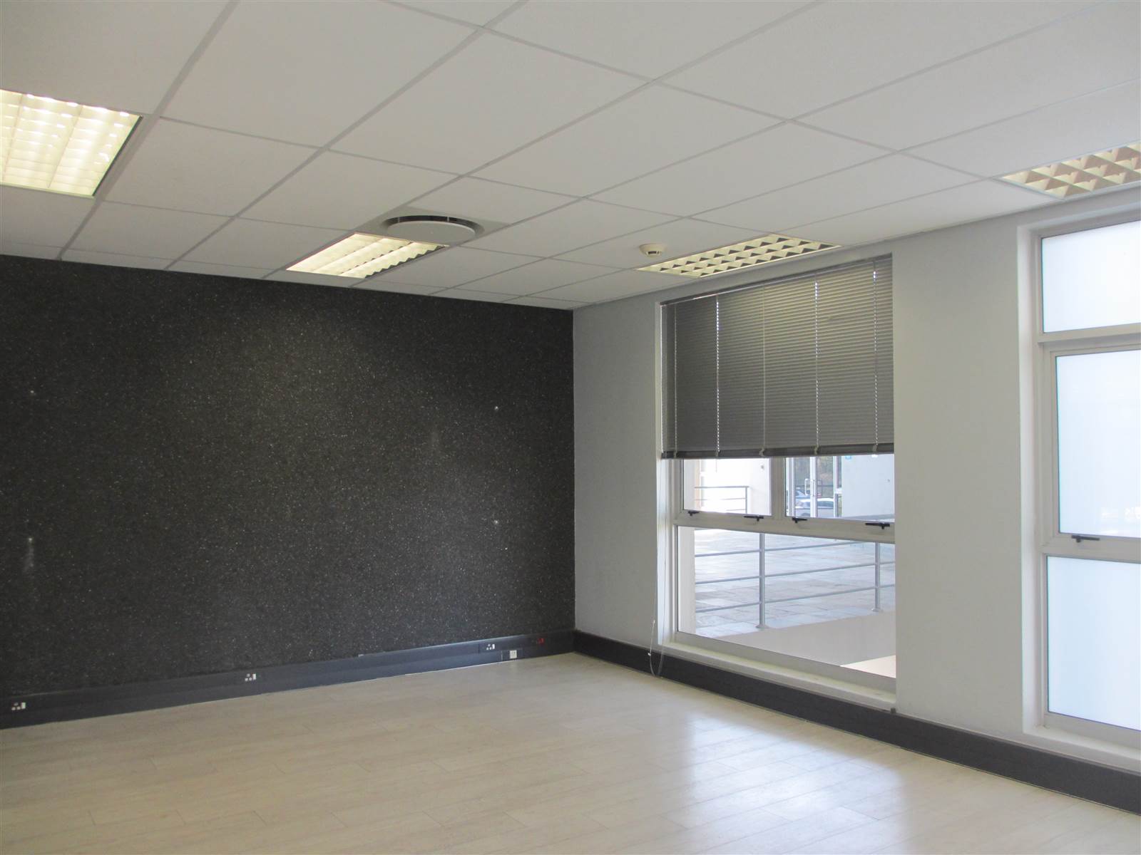 303  m² Commercial space in Fourways photo number 18