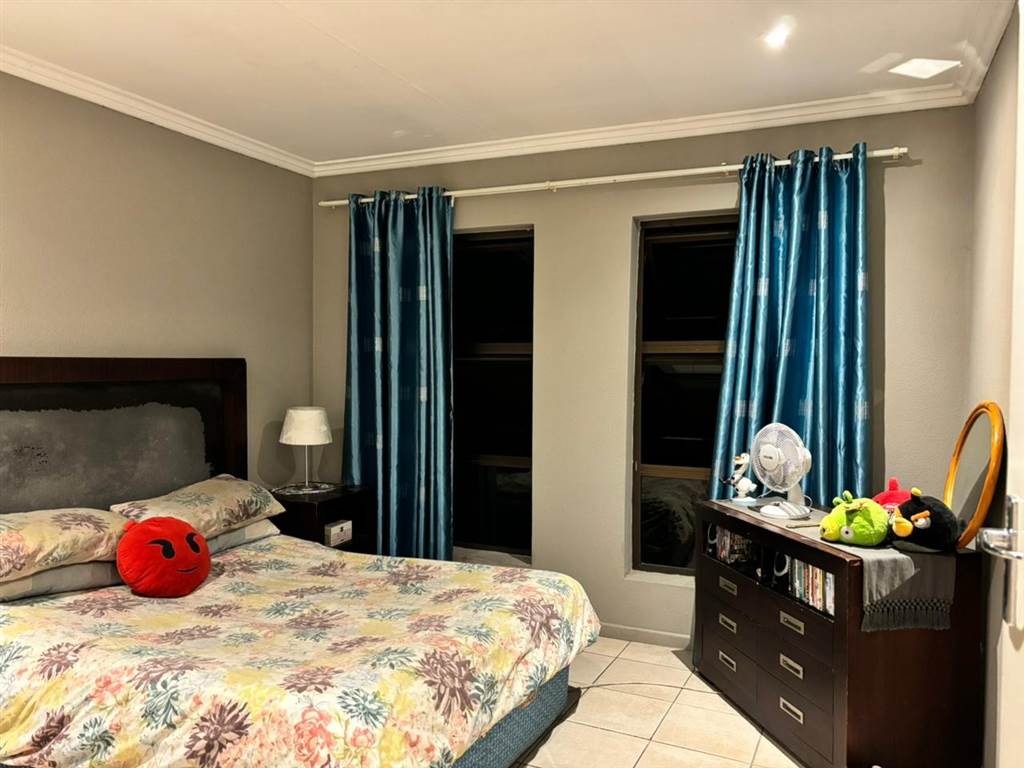 1 Bed Apartment in Maroeladal photo number 8