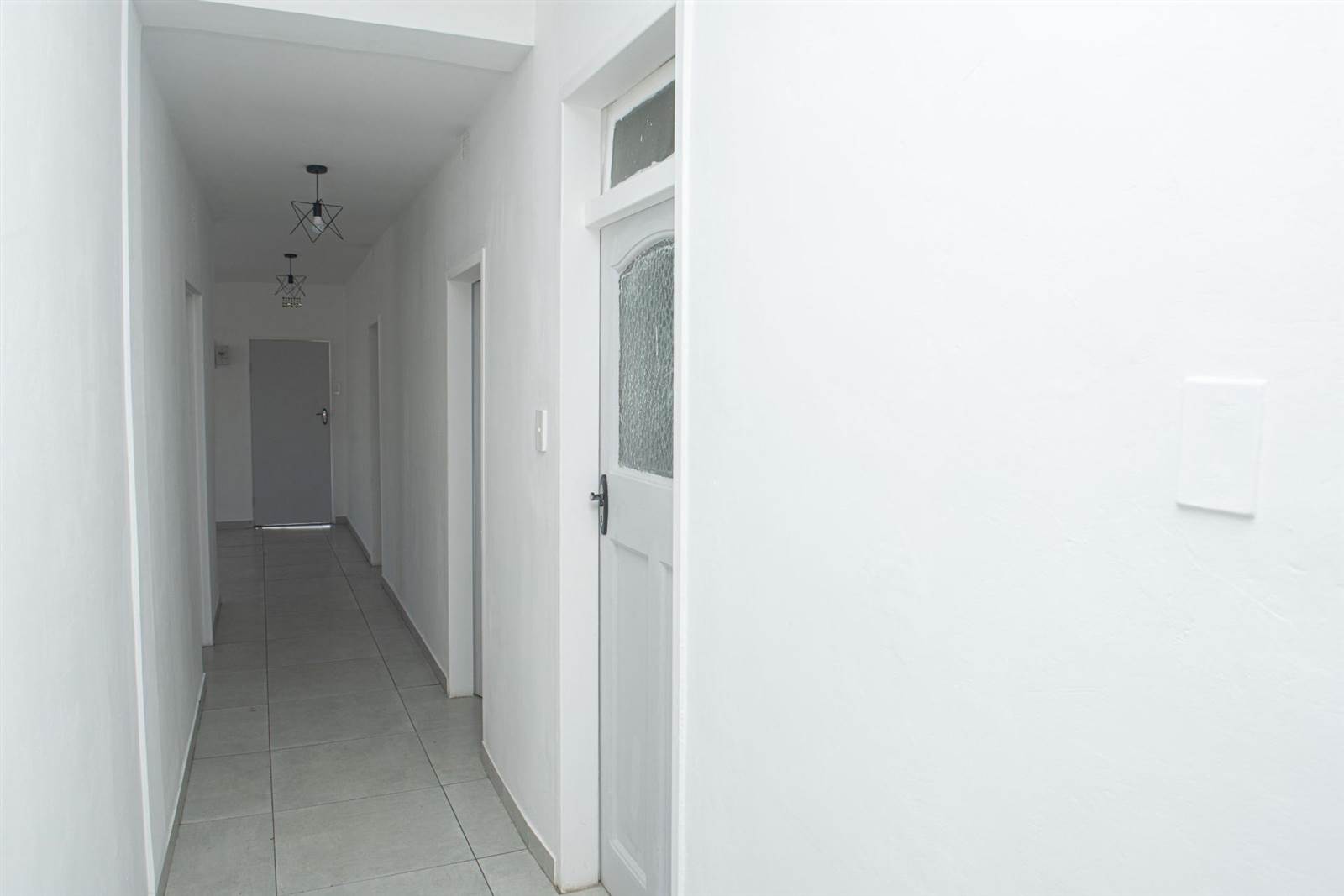 3 Bed House in Waterval Estate photo number 8