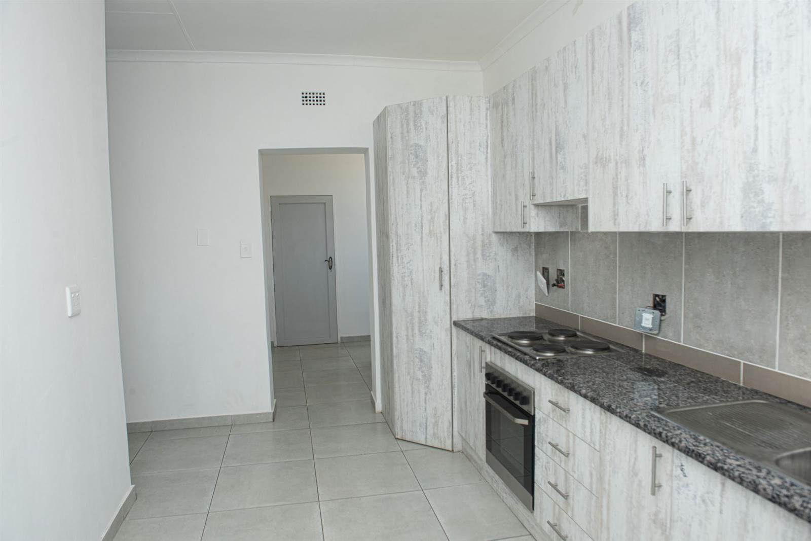 3 Bed House in Waterval Estate photo number 2