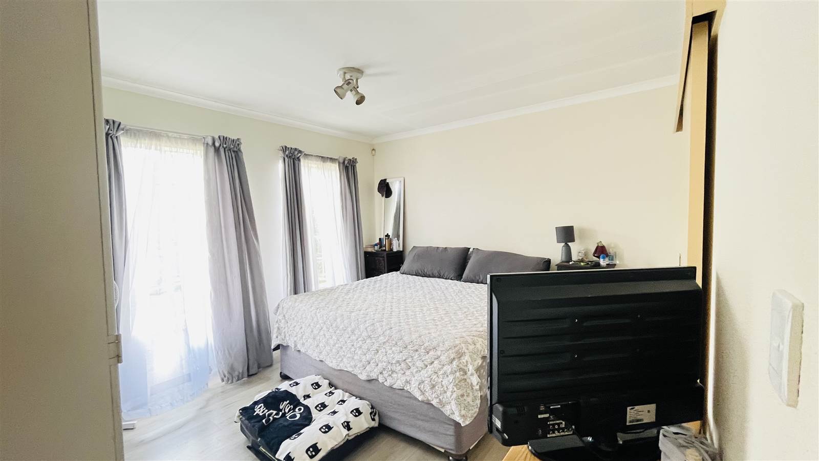 3 Bed Townhouse in Kyalami Hills photo number 2