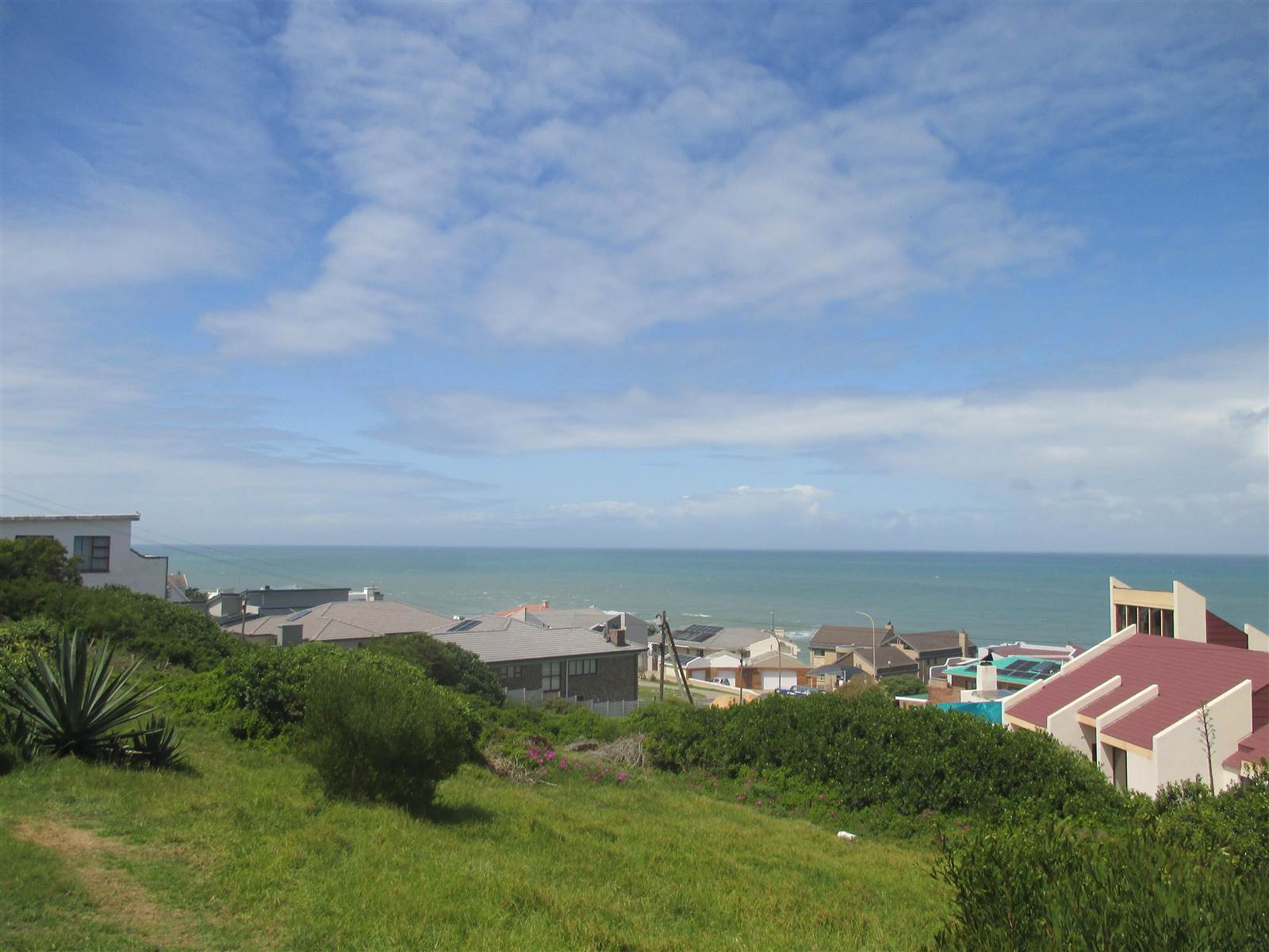 869 m² Land available in Dana Bay photo number 2