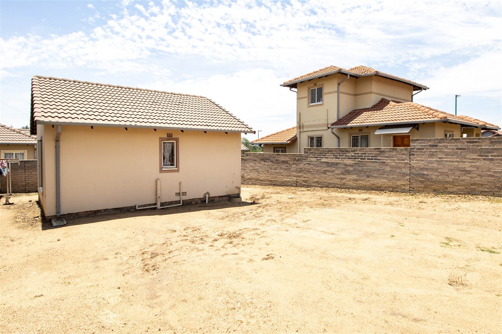 2 Bed Cluster in Bloubosrand photo number 8