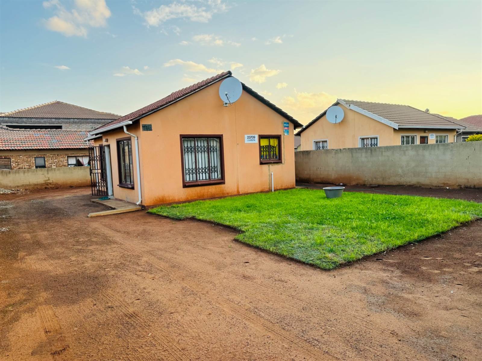 2 Bed House in Protea Glen photo number 5